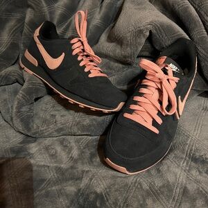 Adidas Internationalist Shoes. Women size 7.